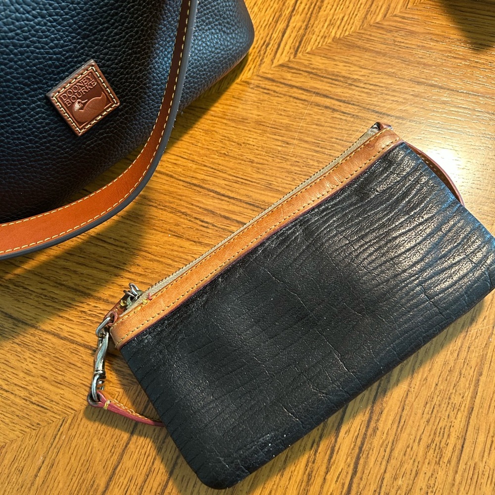 Dooney & Bourke Black & Brown Messenger Shoulder Bag wi/Wristlet Pebbled Leather - Picture 14 of 14